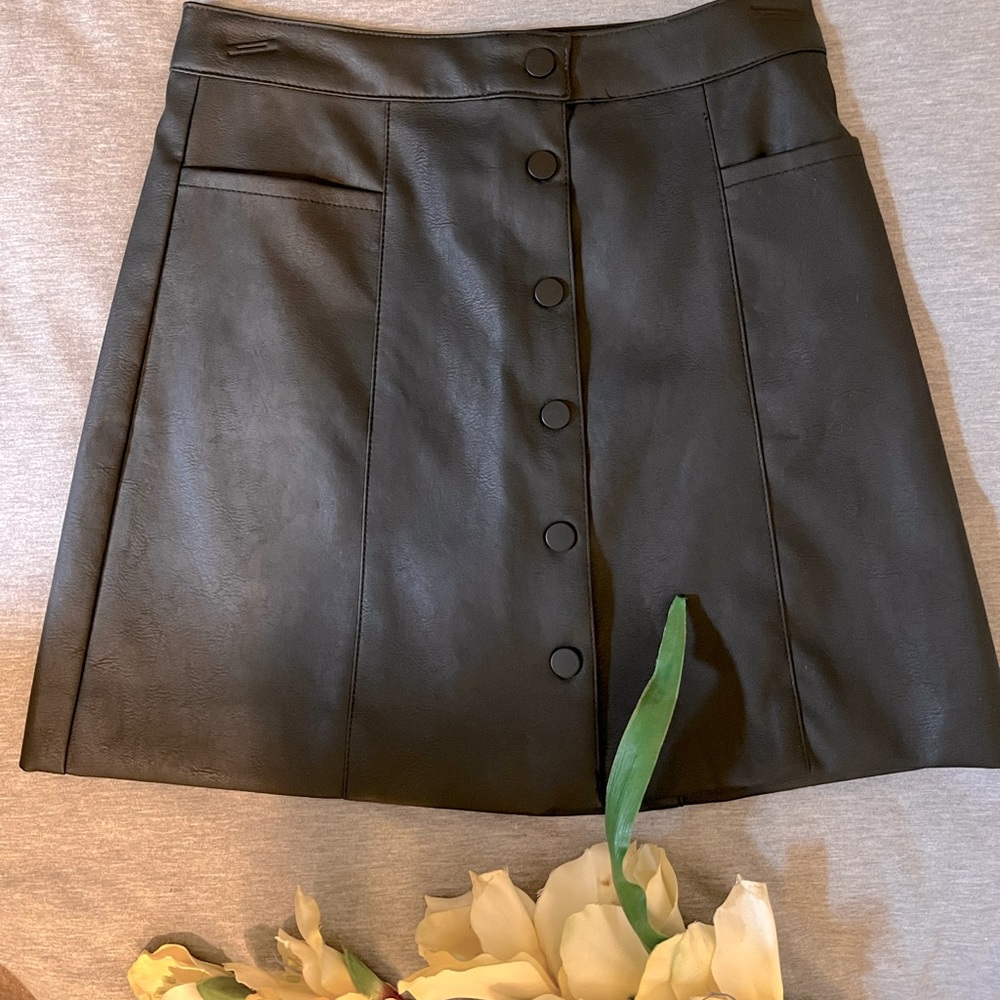 FINAL OFFER‼️H&M Femme Black Leather bottom up Mini Skirt